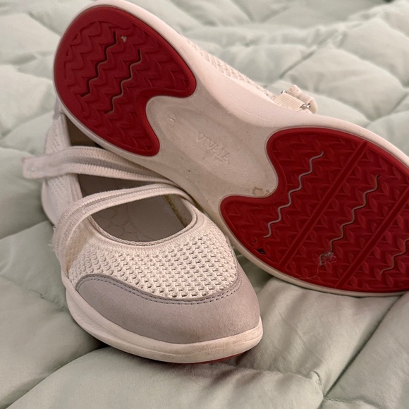 Stylish Women's Cream and Gray Sneakers - Picture 3 of 3